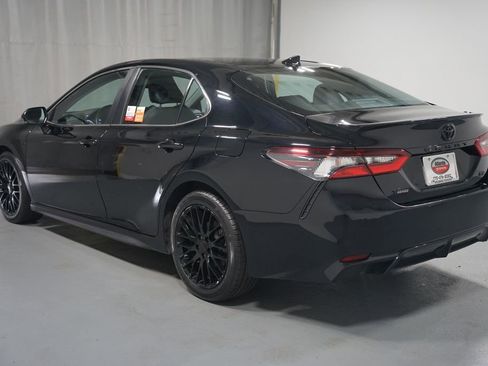 Used 2024 Toyota Camry SE image 6