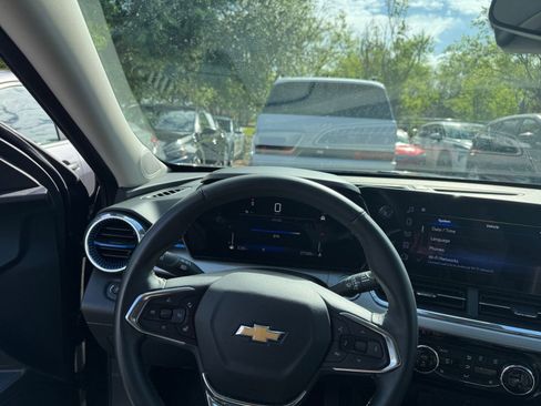 Used 2025 Chevrolet Trax LT w/ LT Convenience Package image 33