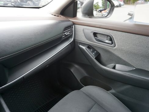 Used 2023 Nissan Rogue S image 20