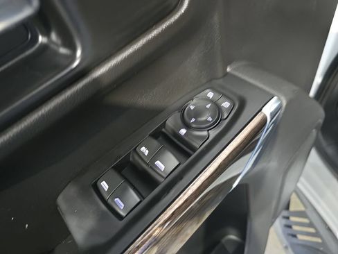 Used 2021 Chevrolet Silverado 1500 LT Trail Boss w/ LPO, Dark Essentials Package AWD/4WD image 11