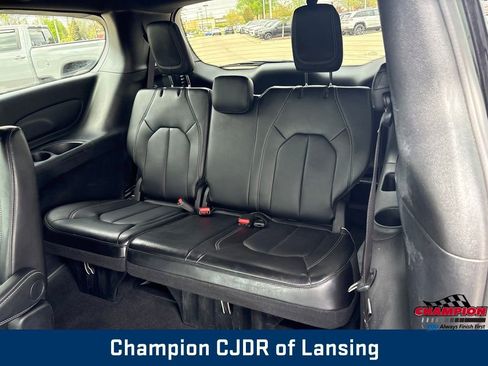 Used 2025 Chrysler Pacifica Select FWD image 26