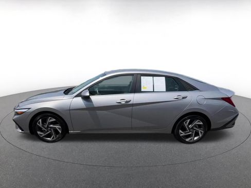 Used 2025 Hyundai Elantra SEL FWD image 8