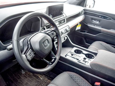 Certified 2025 Honda Pilot Sport image 11