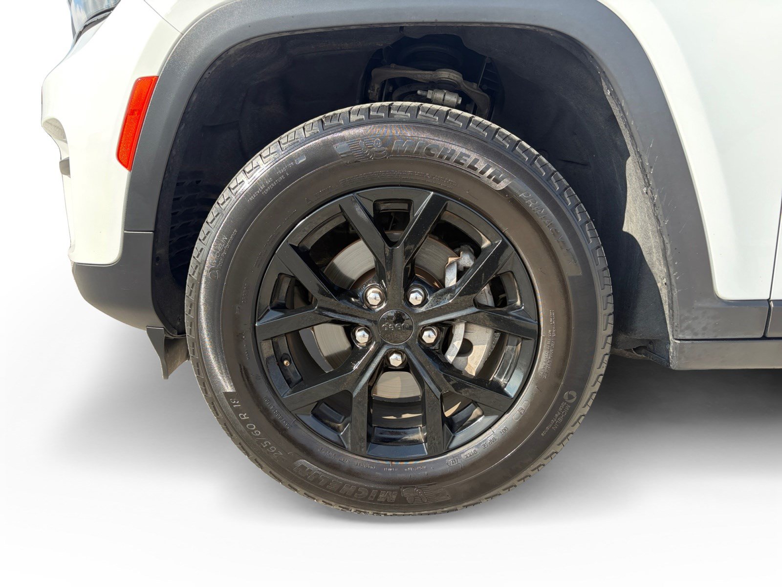 Used 2025 Jeep Grand Cherokee Altitude AWD/4WD image 9