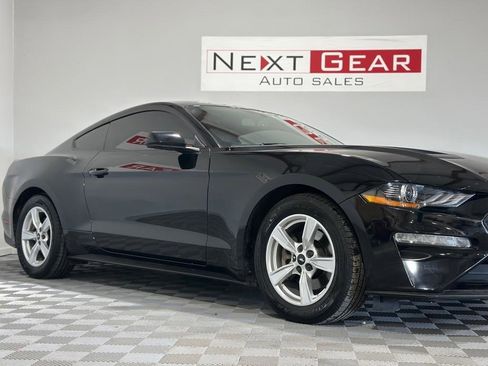 Used 2020 Ford Mustang Coupe image 3