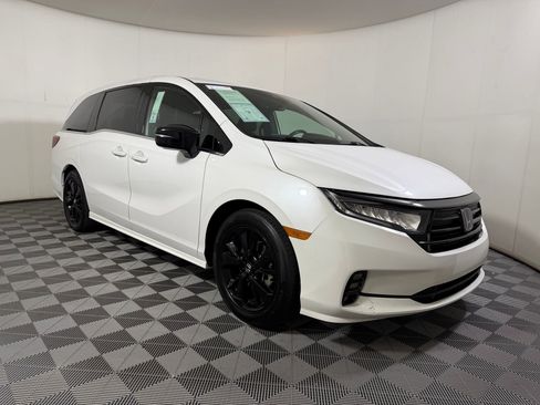 Used 2024 Honda Odyssey Sport image 6