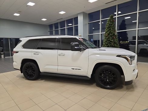 Certified 2023 Toyota Sequoia SR5 image 5