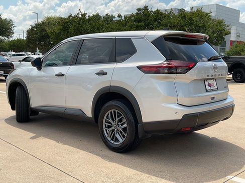 Used 2025 Nissan Rogue S AWD/4WD image 6