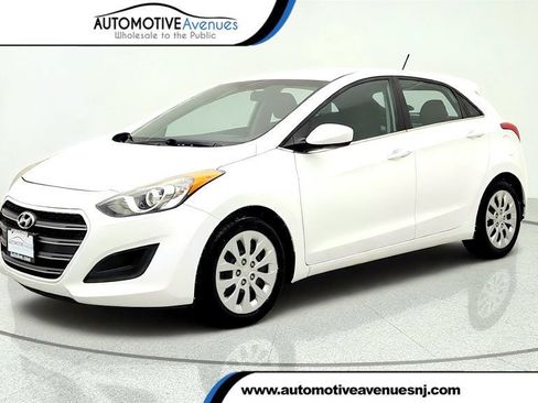 Used 2016 Hyundai Elantra GT FWD image 1