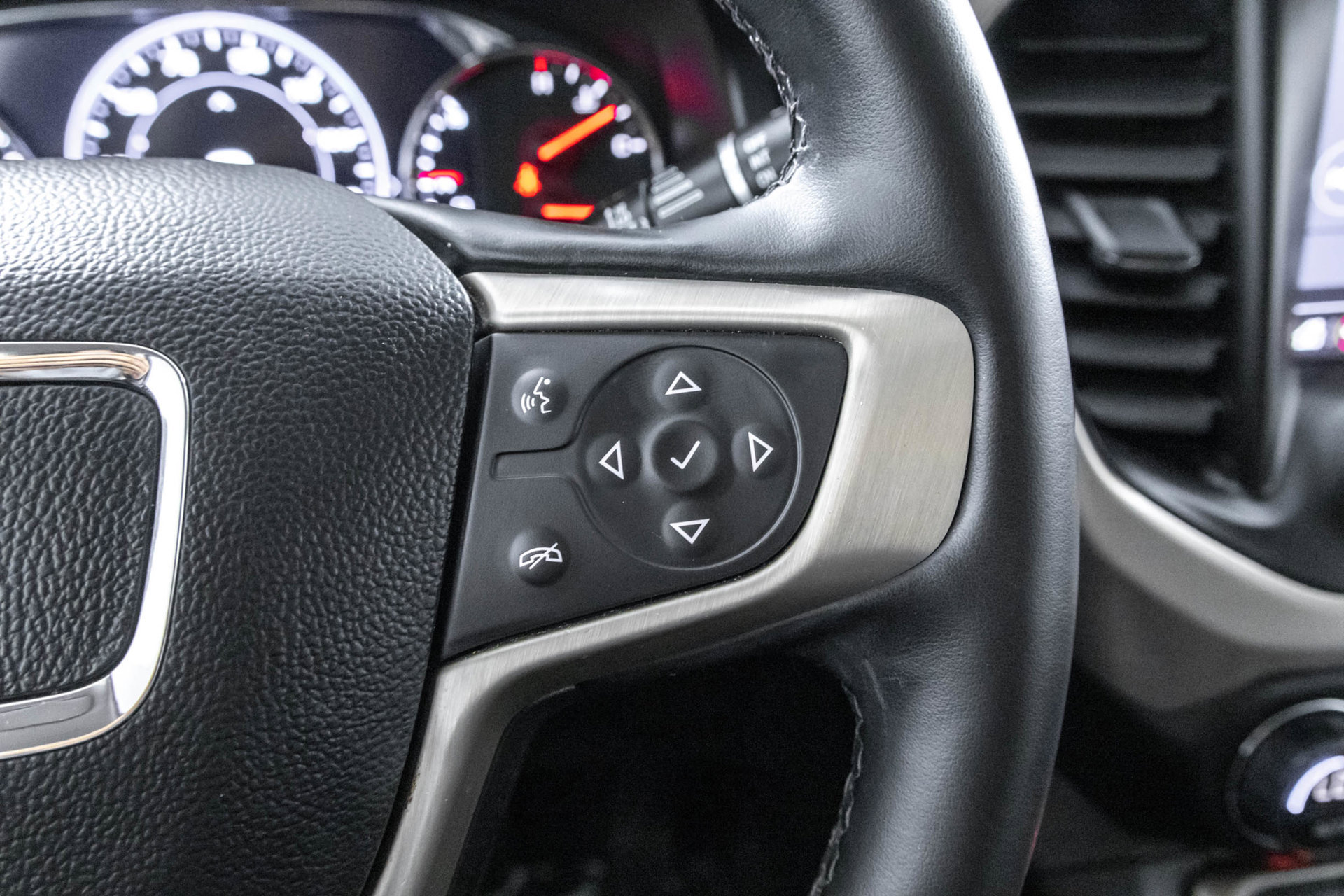 Used 2023 GMC Acadia Denali w/ Black Diamond Edition AWD/4WD image 29