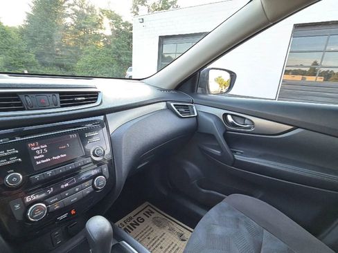 Used 2015 Nissan Rogue SV AWD/4WD image 33
