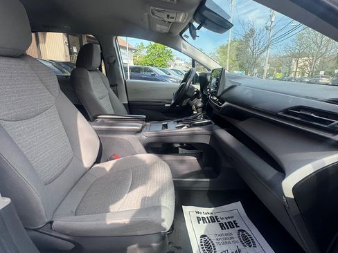 Used 2022 Toyota Sienna LE FWD image 19