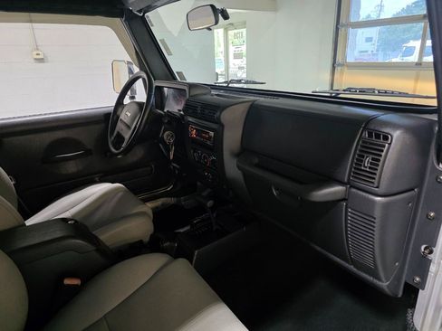 Used 2006 Jeep Wrangler Unlimited AWD/4WD image 21