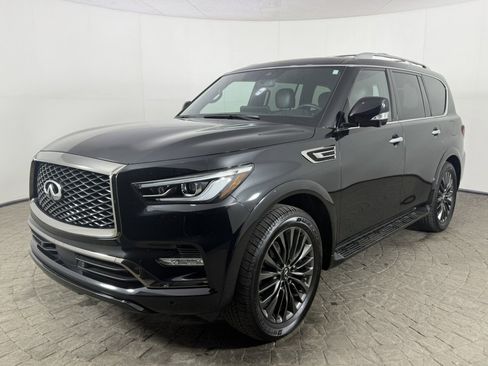 Used 2024 INFINITI QX80 Sensory AWD/4WD image 3
