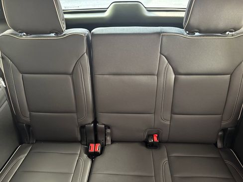 New 2025 GMC Yukon Elevation image 23