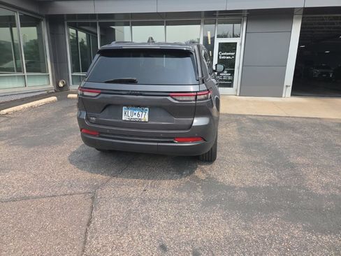 Used 2023 Jeep Grand Cherokee Altitude AWD/4WD image 19
