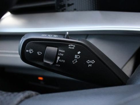 New 2026 Volkswagen Tiguan SE R-Line FWD image 12