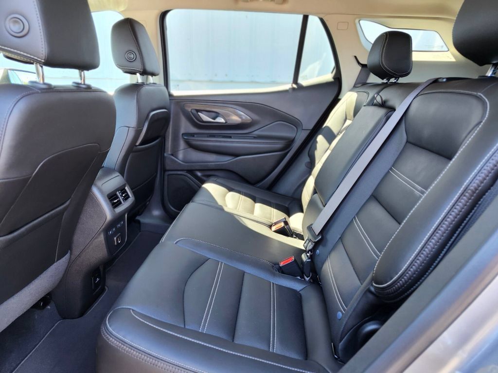 Used 2024 GMC Terrain Denali w/ Denali Premium Package AWD/4WD image 14