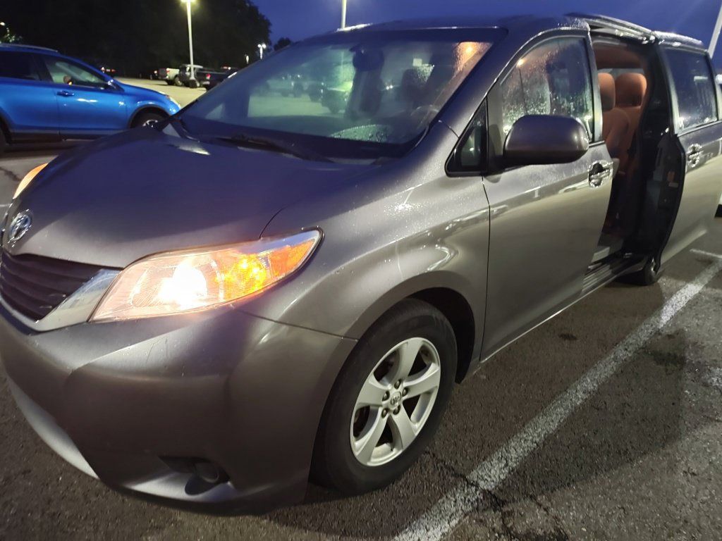 Used 2014 Toyota Sienna LE FWD image 6