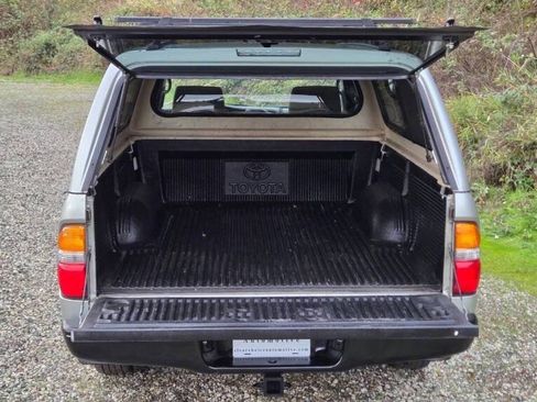 Used 2002 Toyota Tacoma 2WD Regular Cab image 9