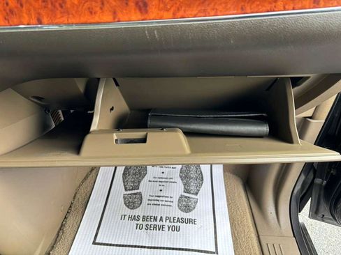 Used 2015 Chrysler Town & Country Touring image 36