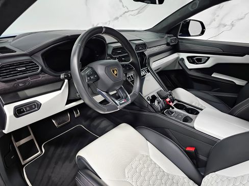 Used 2021 Lamborghini Urus image 21