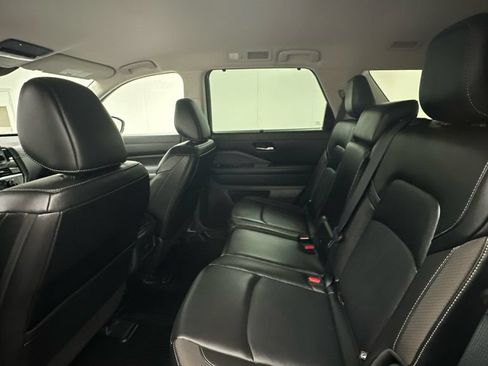 Used 2024 Nissan Pathfinder SL AWD/4WD image 10