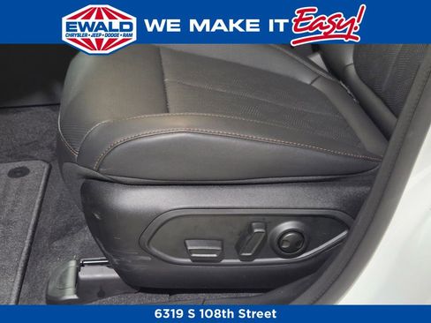 New 2026 Jeep Cherokee Overland image 21