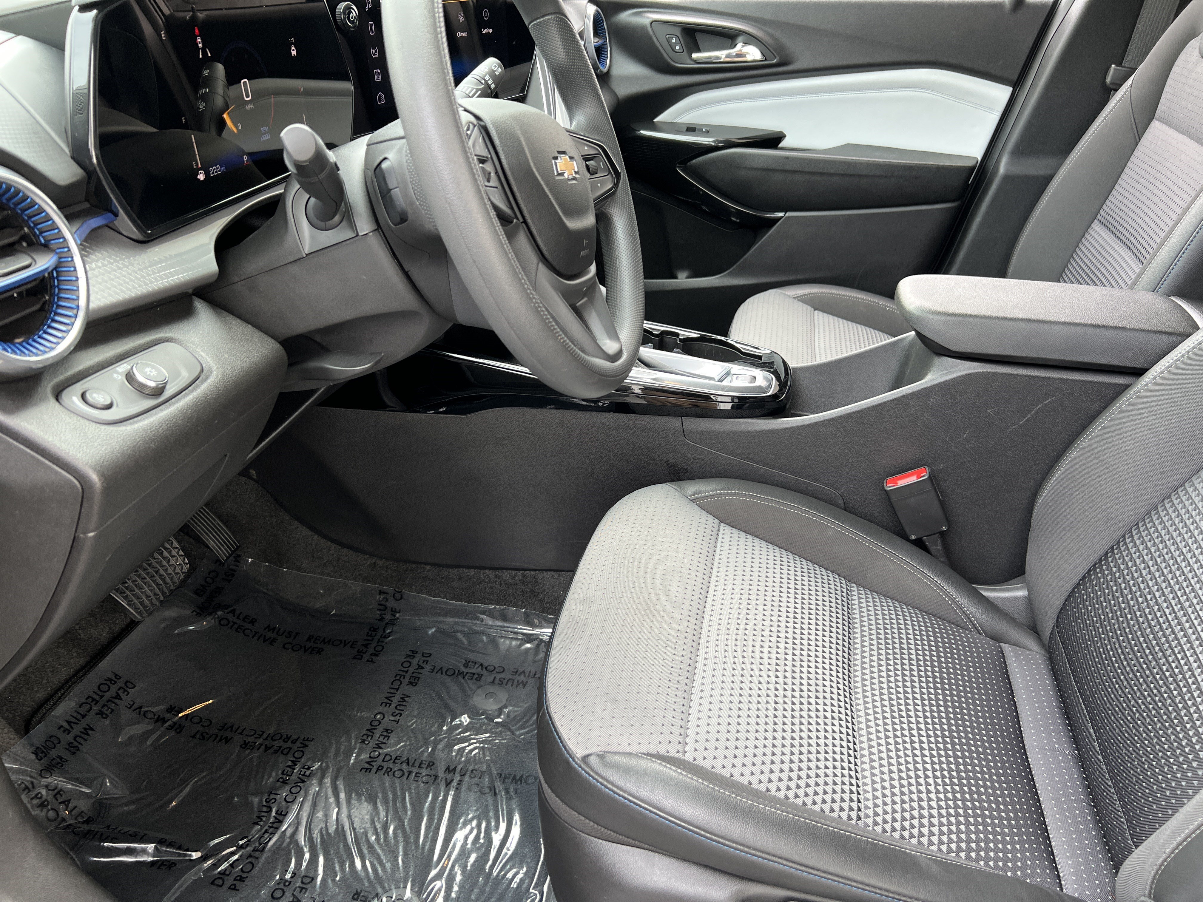 Used 2025 Chevrolet Trax LT FWD image 13