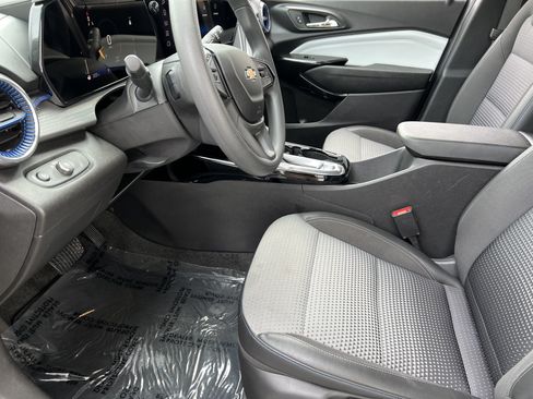 Used 2025 Chevrolet Trax LT FWD image 13