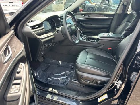 Used 2022 Jeep Grand Cherokee L Limited AWD/4WD image 24
