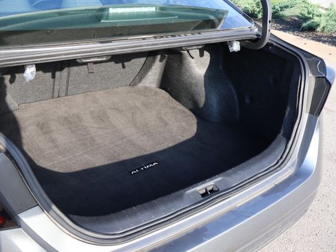 Used 2025 Nissan Altima 2.5 SV FWD image 15