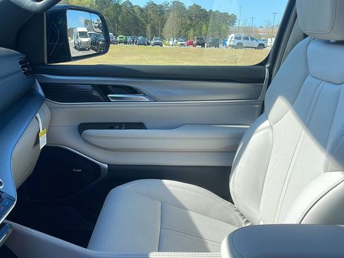 New 2026 Jeep Grand Wagoneer Limited AWD/4WD image 22