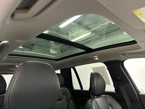 Used 2020 Volvo XC90 T6 Momentum w/ Protection Package Premier image 13