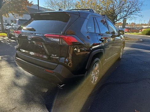 Used 2022 Toyota RAV4 XLE image 7