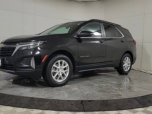 Used 2023 Chevrolet Equinox LT image 3