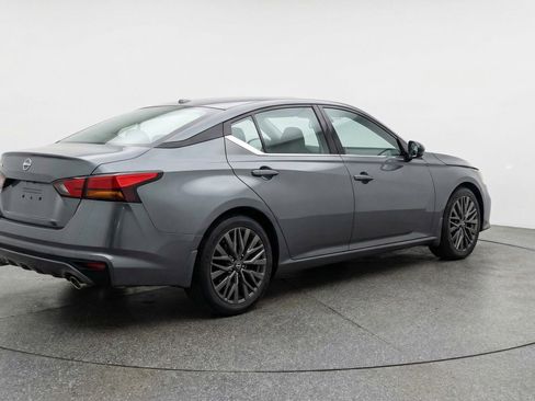 Used 2025 Nissan Altima 2.5 SV image 9