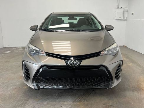 Used 2017 Toyota Corolla SE FWD image 2