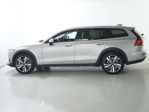 Used 2025 Volvo V60 B5 Cross Country Plus image 40