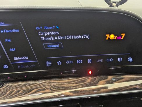 Used 2023 Cadillac Escalade ESV Sport Platinum w/ LPO, ONYX Package image 28