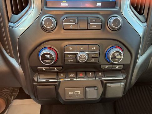 Used 2022 Chevrolet Silverado 1500 LT w/ Fleet Comfort Package AWD/4WD image 16