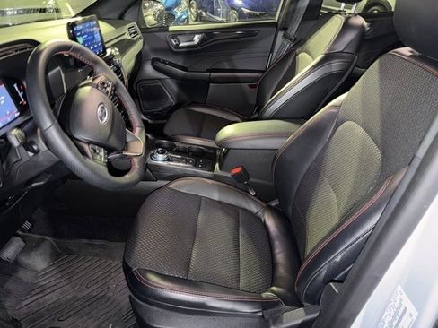 Used 2025 Ford Escape ST-Line w/ Cold Weather Package image 4