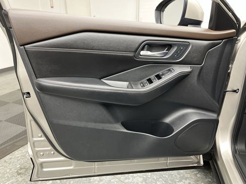 Used 2023 Nissan Rogue SL image 7