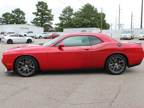 Used 2016 Dodge Challenger R/T Scat Pack w/ Leather Interior Group RWD image 3