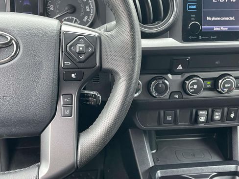 Used 2019 Toyota Tacoma TRD Sport AWD/4WD image 21