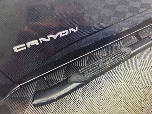 Used 2016 GMC Canyon SLE image 14