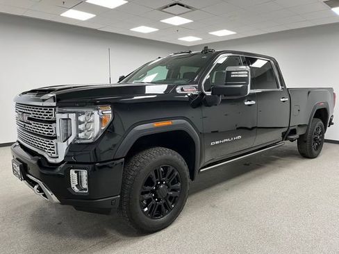 Used 2023 GMC Sierra 3500 Denali w/ Denali Black Diamond Edition AWD/4WD image 5