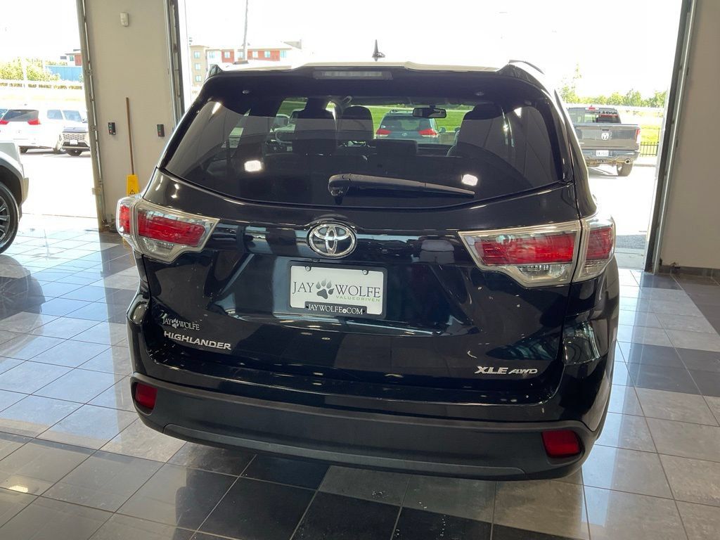 Used 2016 Toyota Highlander XLE AWD/4WD image 5