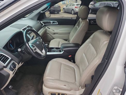 Used 2014 Ford Explorer XLT w/ Equipment Group 202A AWD/4WD image 10