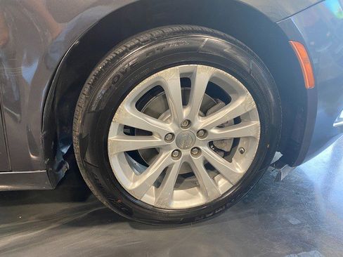 Used 2016 Chrysler 200 Limited FWD image 9